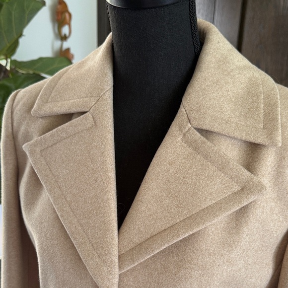 Banana Republic Beige Women's Long Coat - Picture 5 of 16